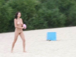 Jóvenes Amigos Nudistas Desnudos Juntos En La Playa