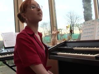 Profesor De Piano Hace Las Lecciones Más íntimas