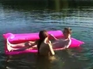 Sexo De Los Adolescentes Ruso Por El Lago, Chica Impresionante!
