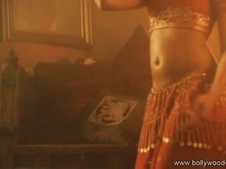 Sexy India Dama Haciendo El Tradicional Vientre Sexual Bailando