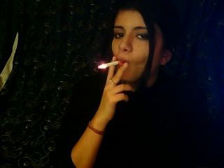 Latina Poder Fumar # 2