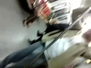 Chico Con Enorme Boner En Metro
