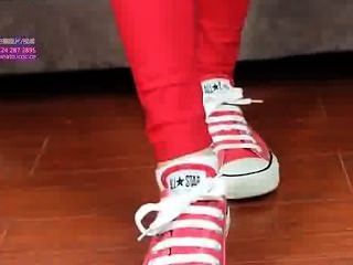 Calcetines Blancos Atractivos Y Zapatos Rojos