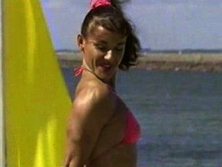 Fbb Sylvie Adolescente Posando Bikini